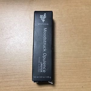 Younique opulence Lipstick